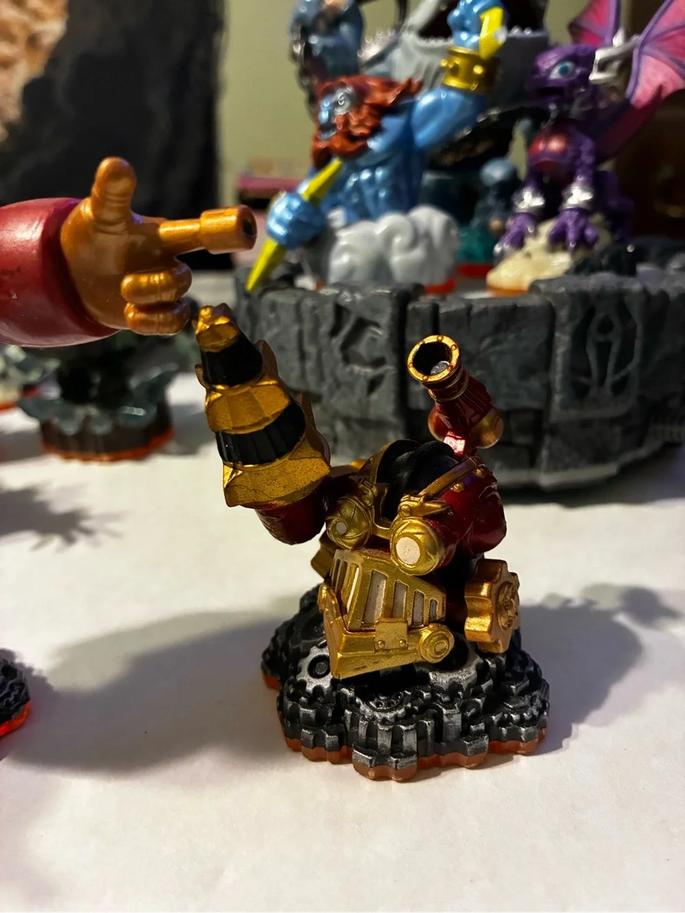 #448|Sky landers Fantasy figures 4 giants, 9 Action Figures w base, need disc